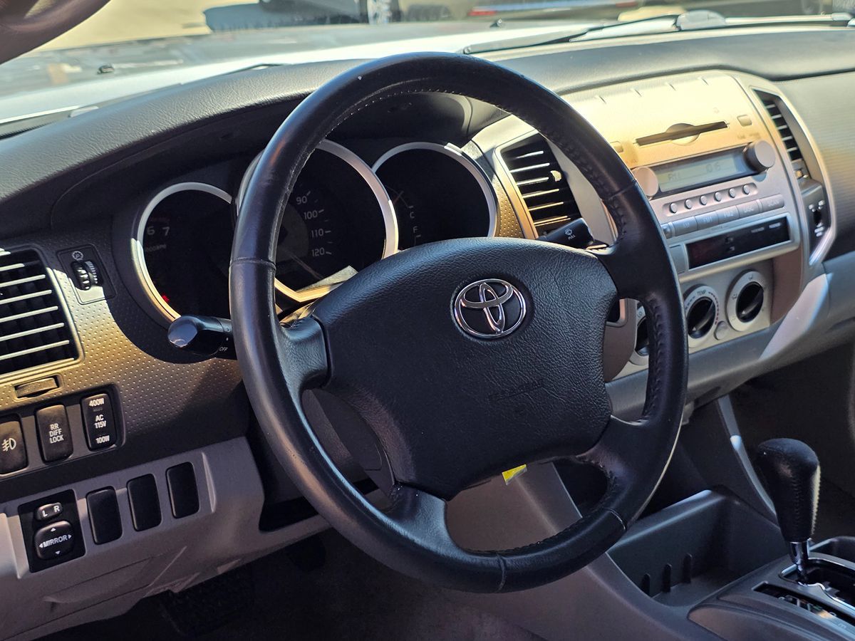 Toyota Tacoma photo 19