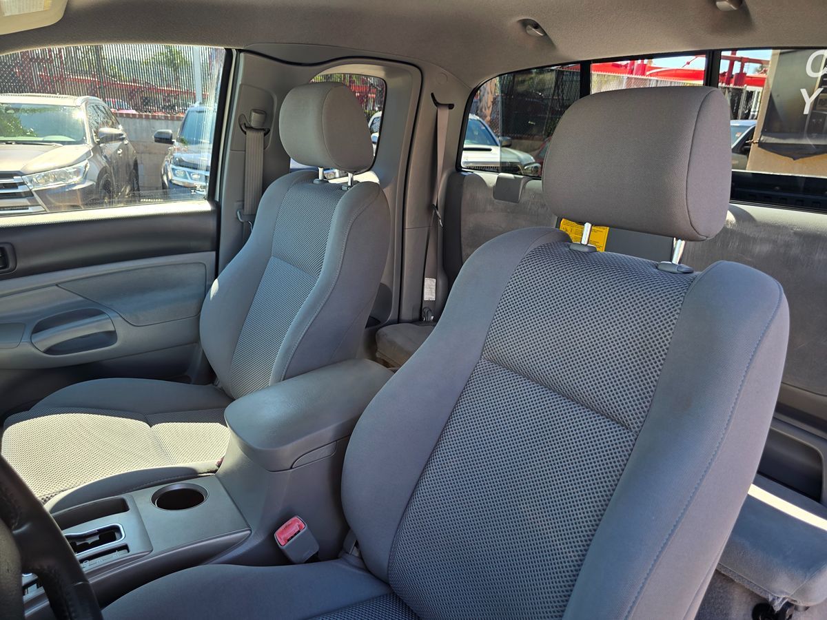 Toyota Tacoma photo 21