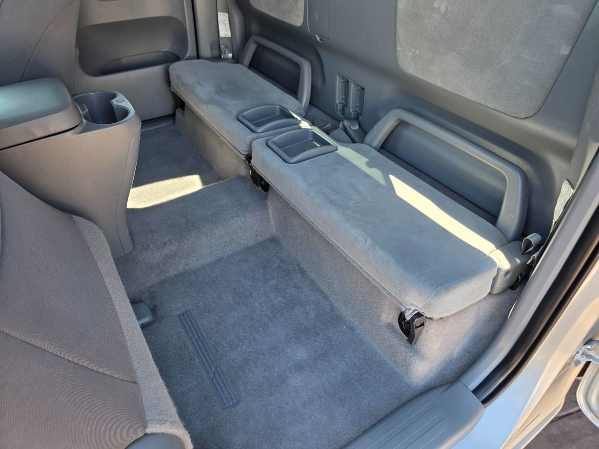 Toyota Tacoma photo 23