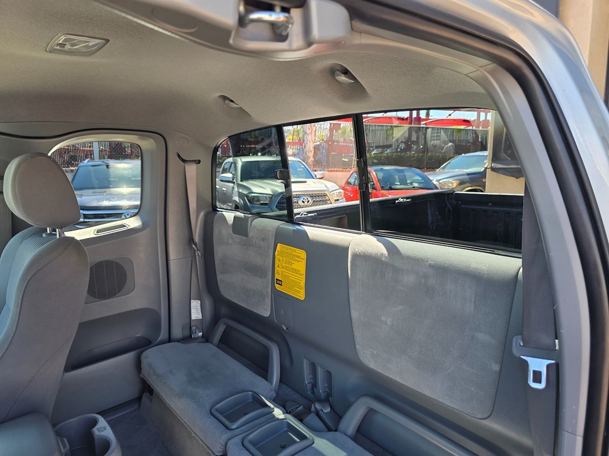 Toyota Tacoma photo 24