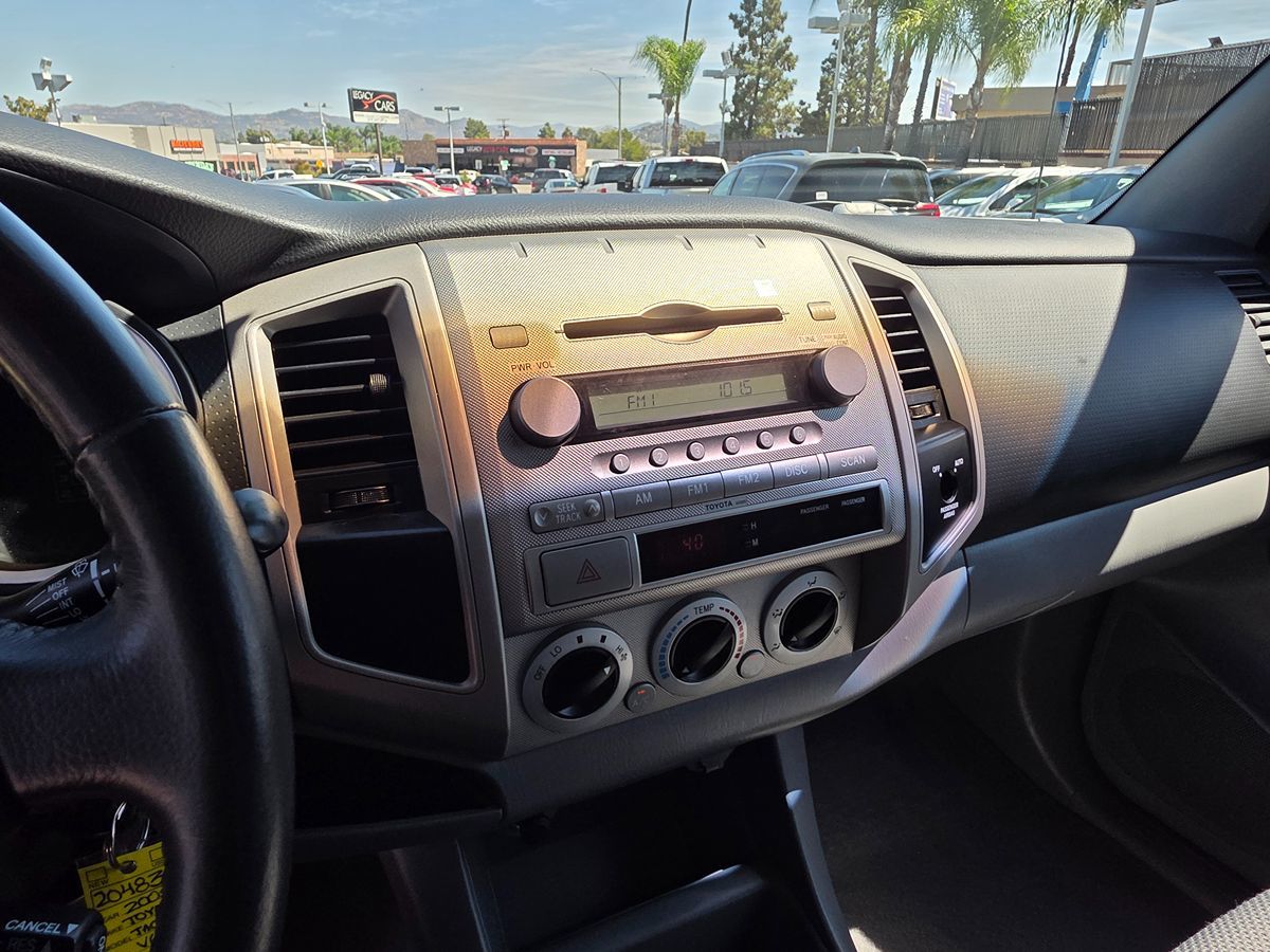 Toyota Tacoma photo 30