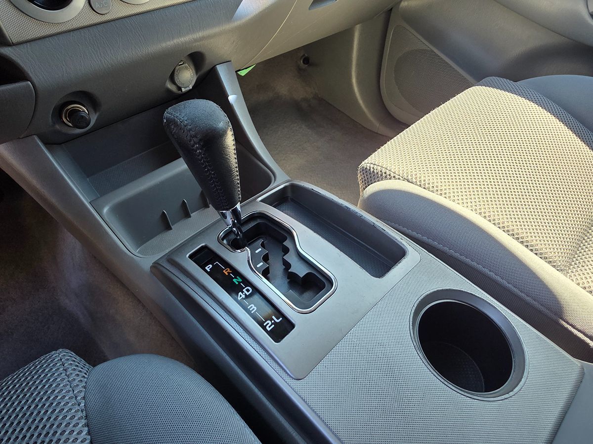 Toyota Tacoma photo 31