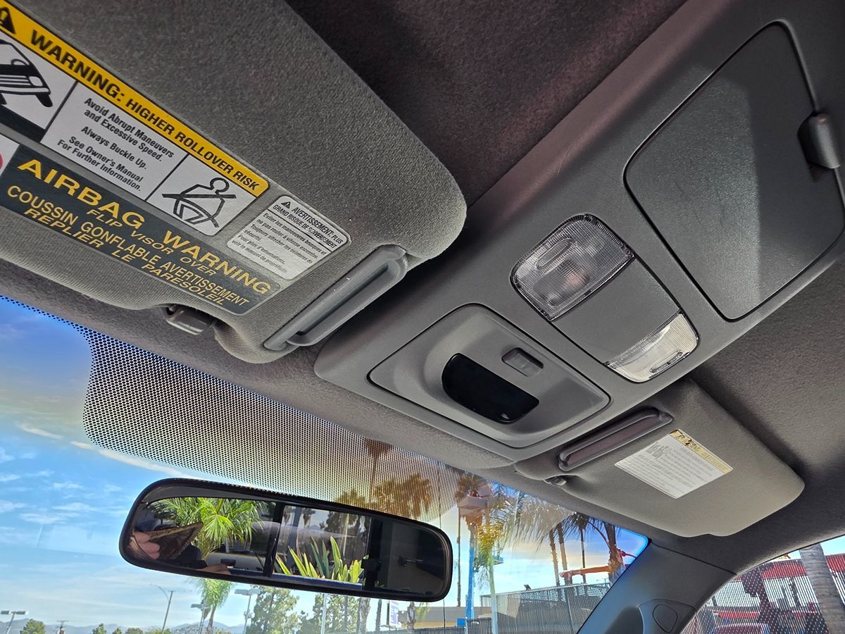 Toyota Tacoma photo 33