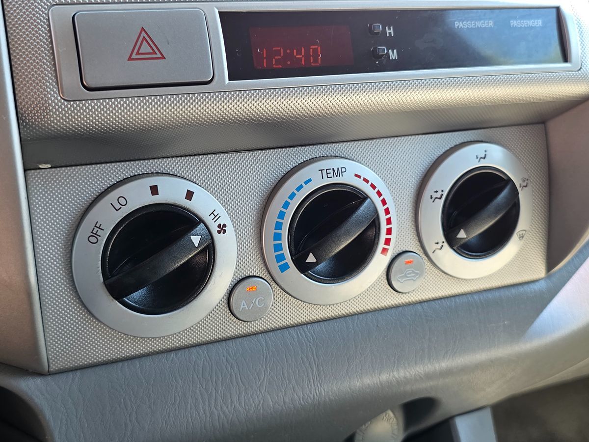 Toyota Tacoma photo 35