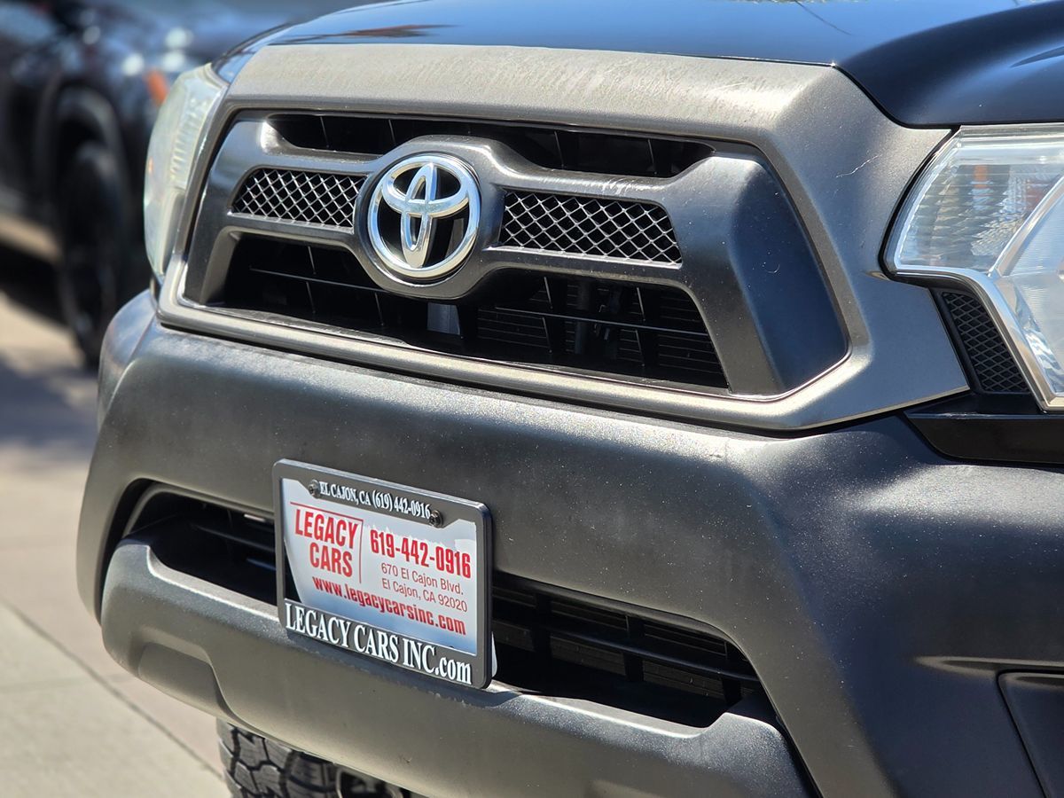 Toyota Tacoma photo 7