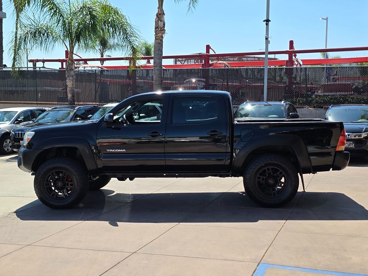 Toyota Tacoma photo 9