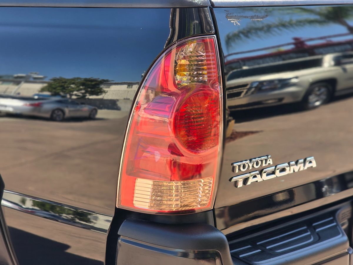 Toyota Tacoma photo 10
