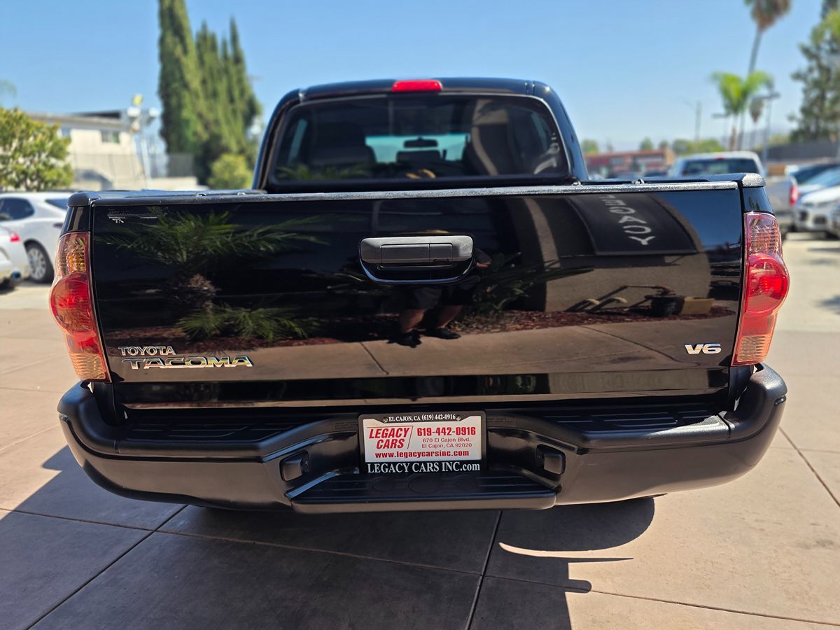 Toyota Tacoma photo 11