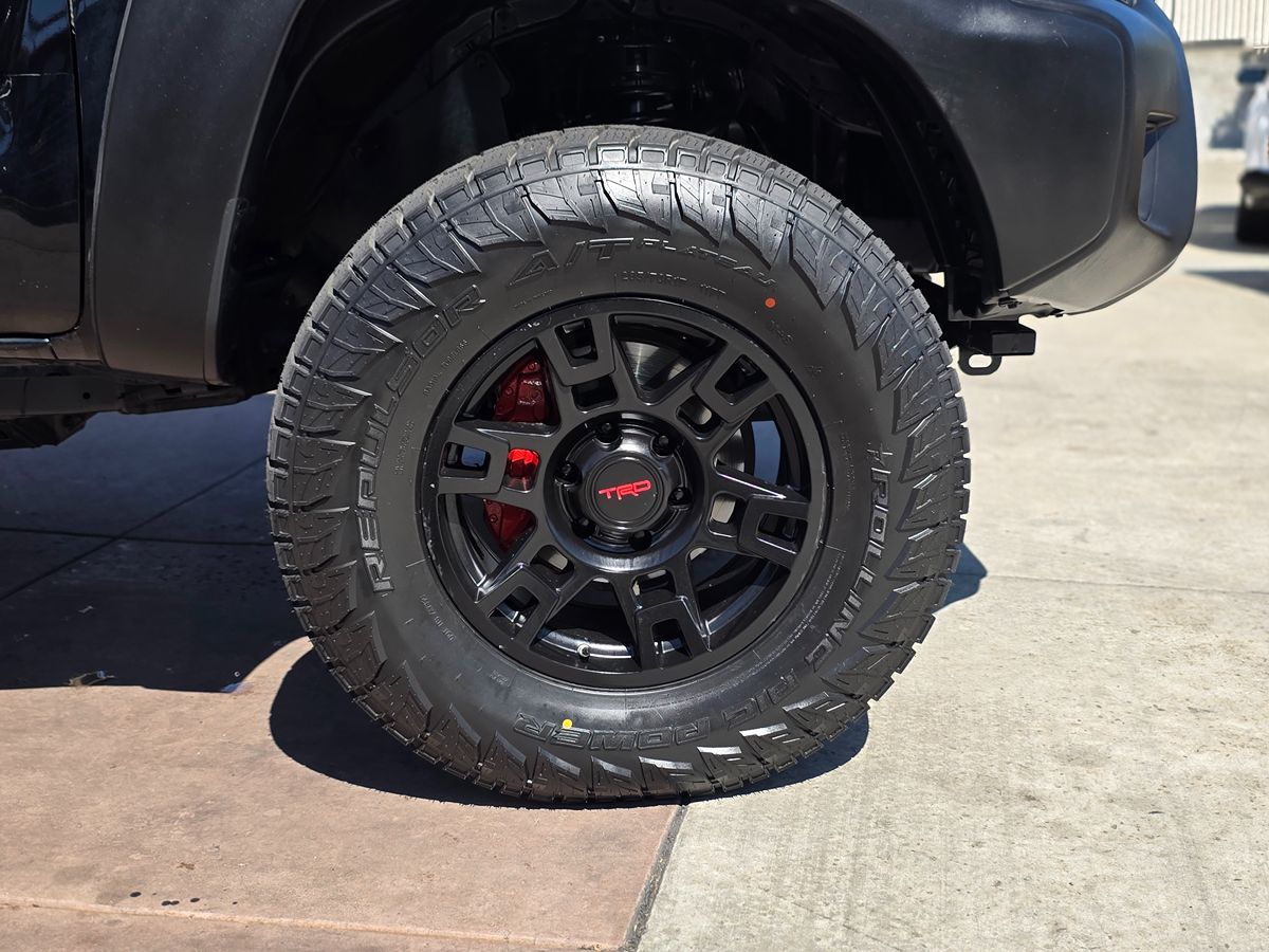 Toyota Tacoma photo 13