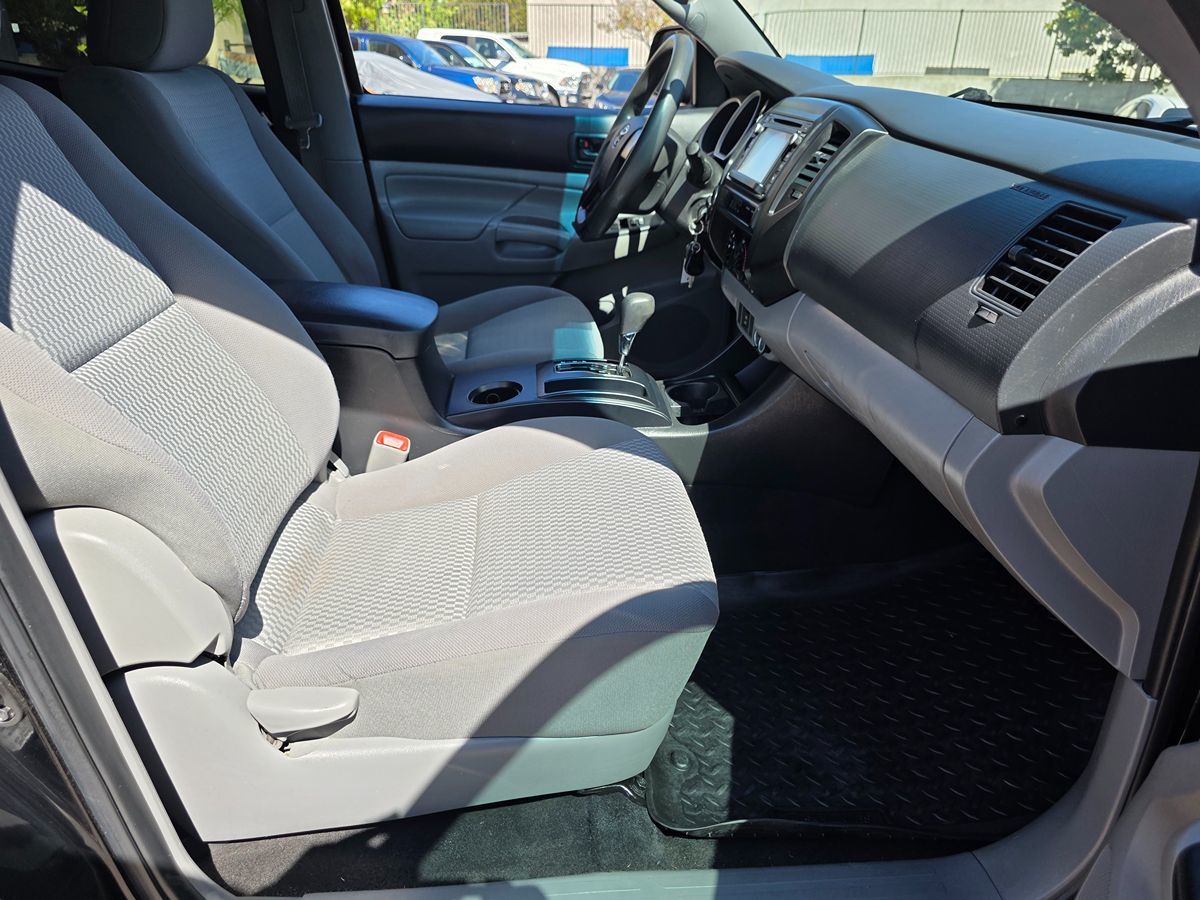 Toyota Tacoma photo 15