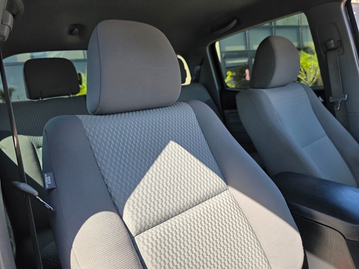 Toyota Tacoma photo 16