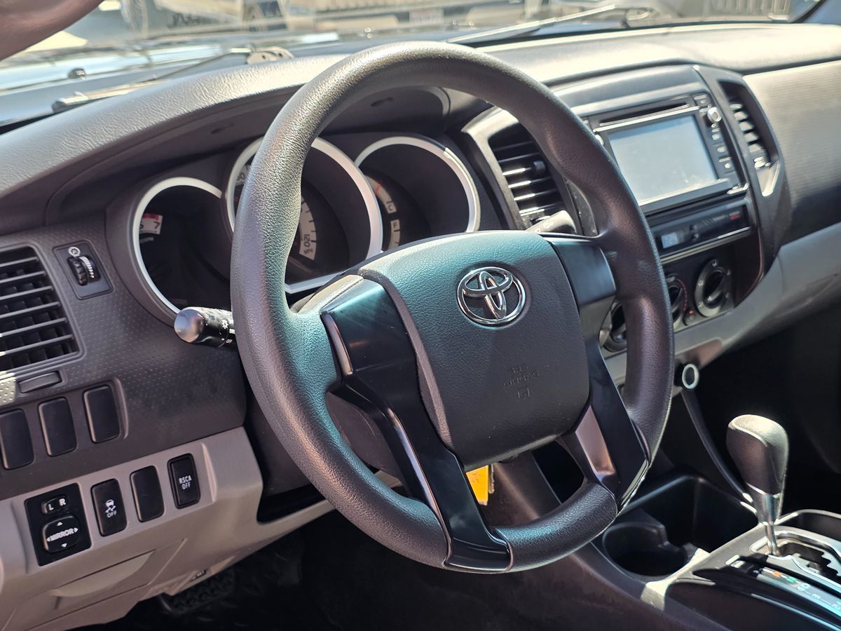 Toyota Tacoma photo 19