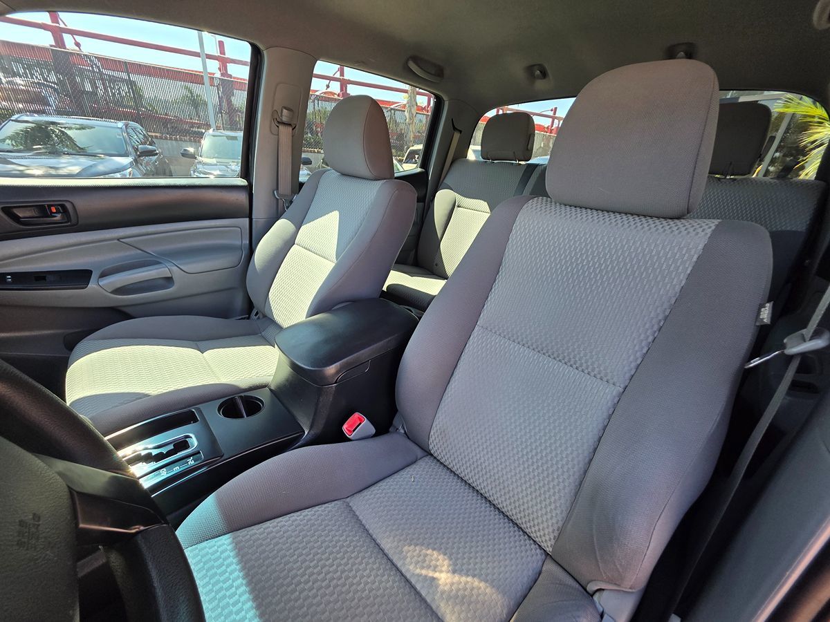 Toyota Tacoma photo 21