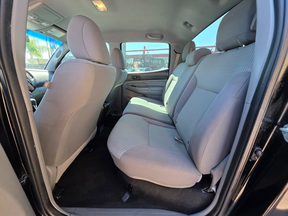Toyota Tacoma photo 22