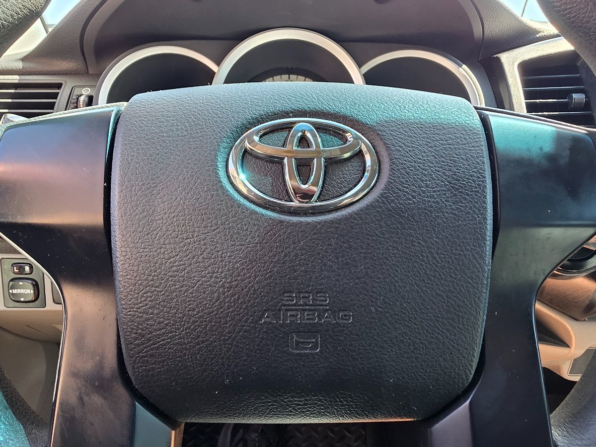 Toyota Tacoma photo 29