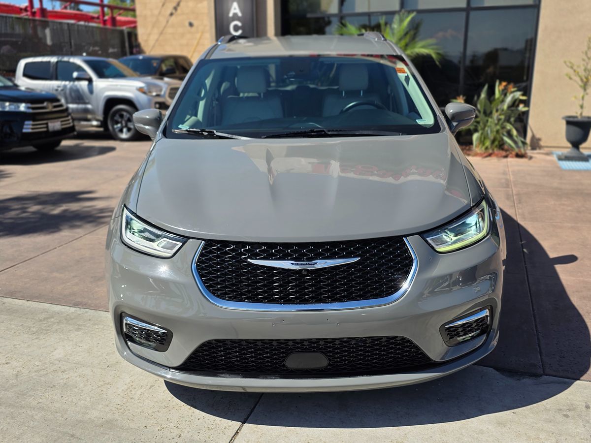 Chrysler Pacifica photo 4