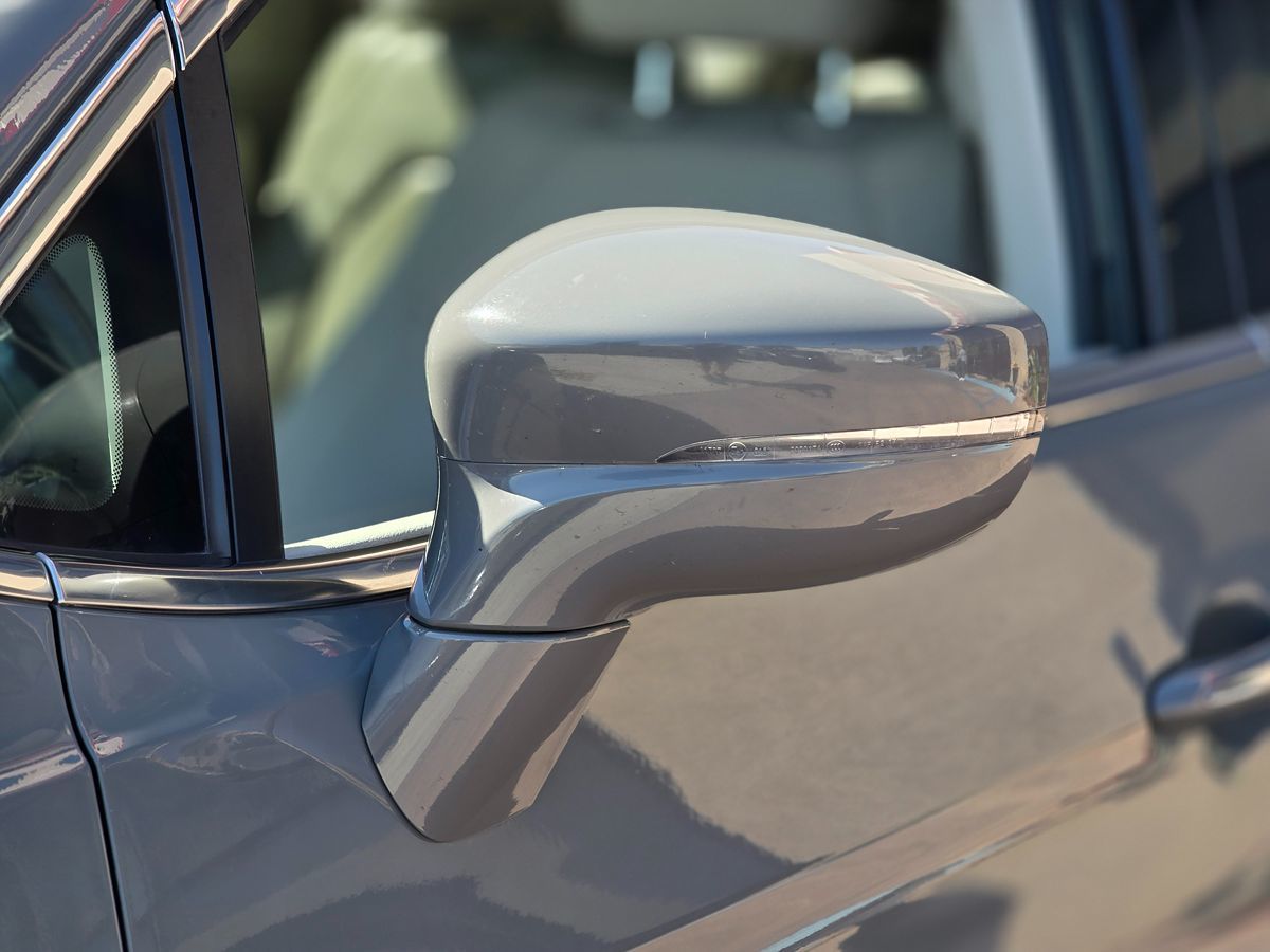 Chrysler Pacifica photo 8