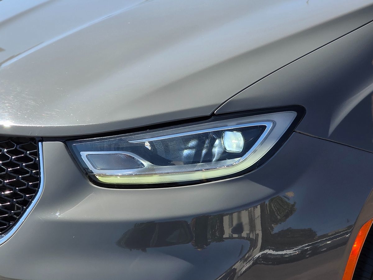 Chrysler Pacifica photo 6