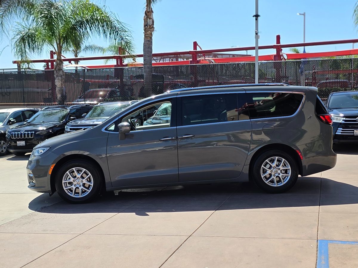 Chrysler Pacifica photo 9
