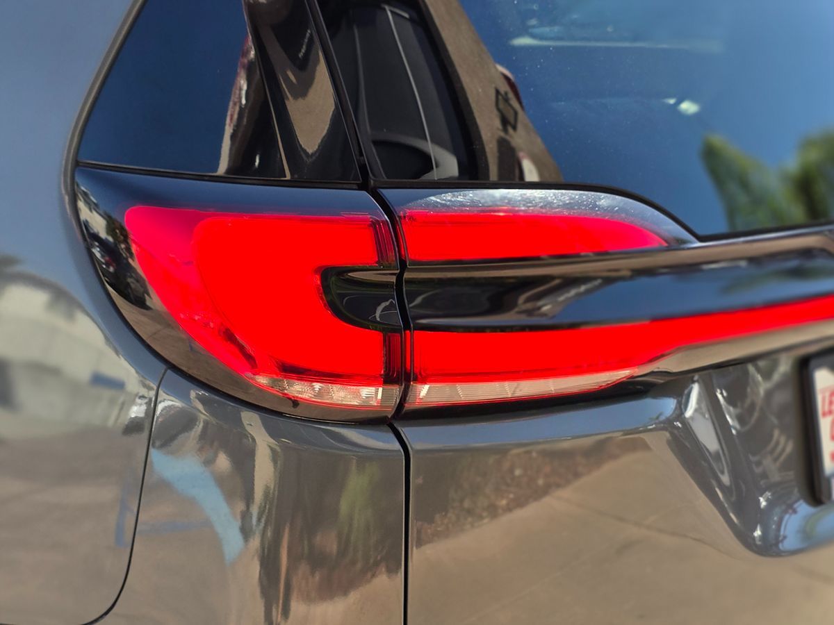 Chrysler Pacifica photo 10
