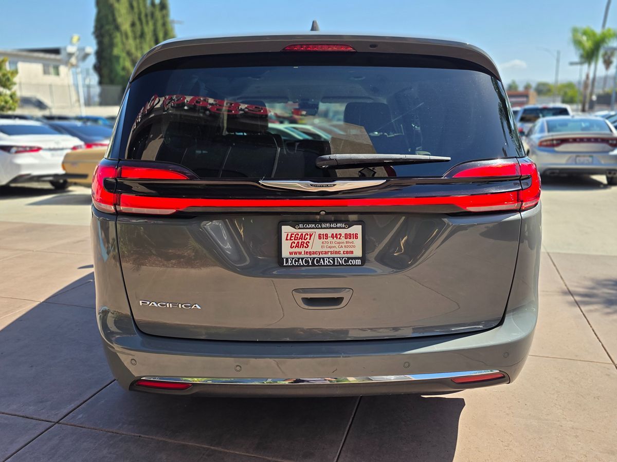 Chrysler Pacifica photo 11