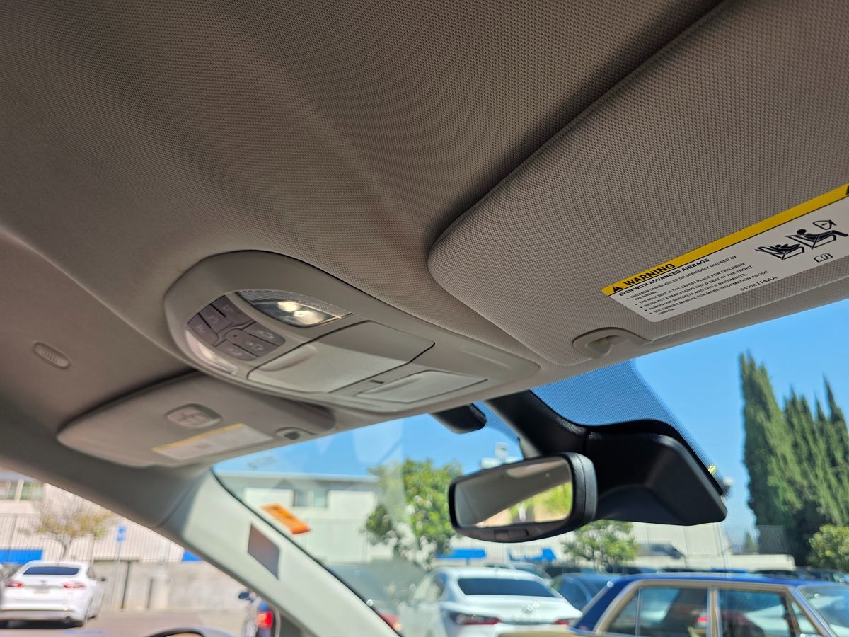 Chrysler Pacifica photo 18