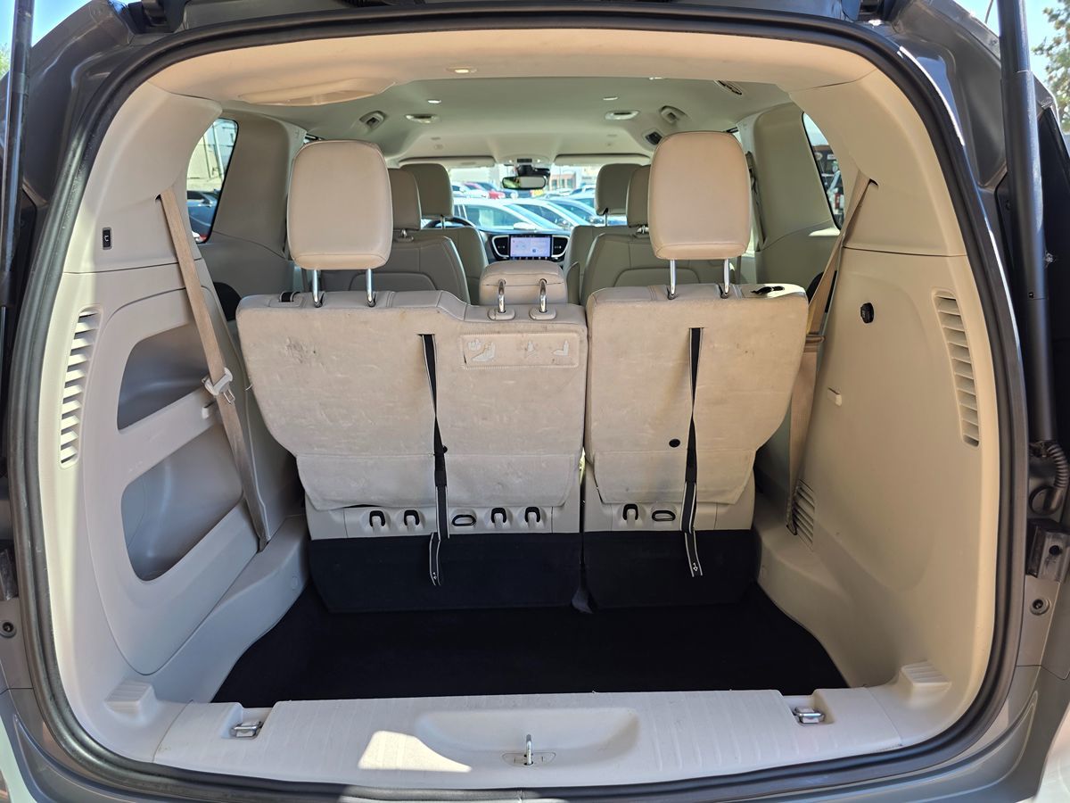 Chrysler Pacifica photo 19