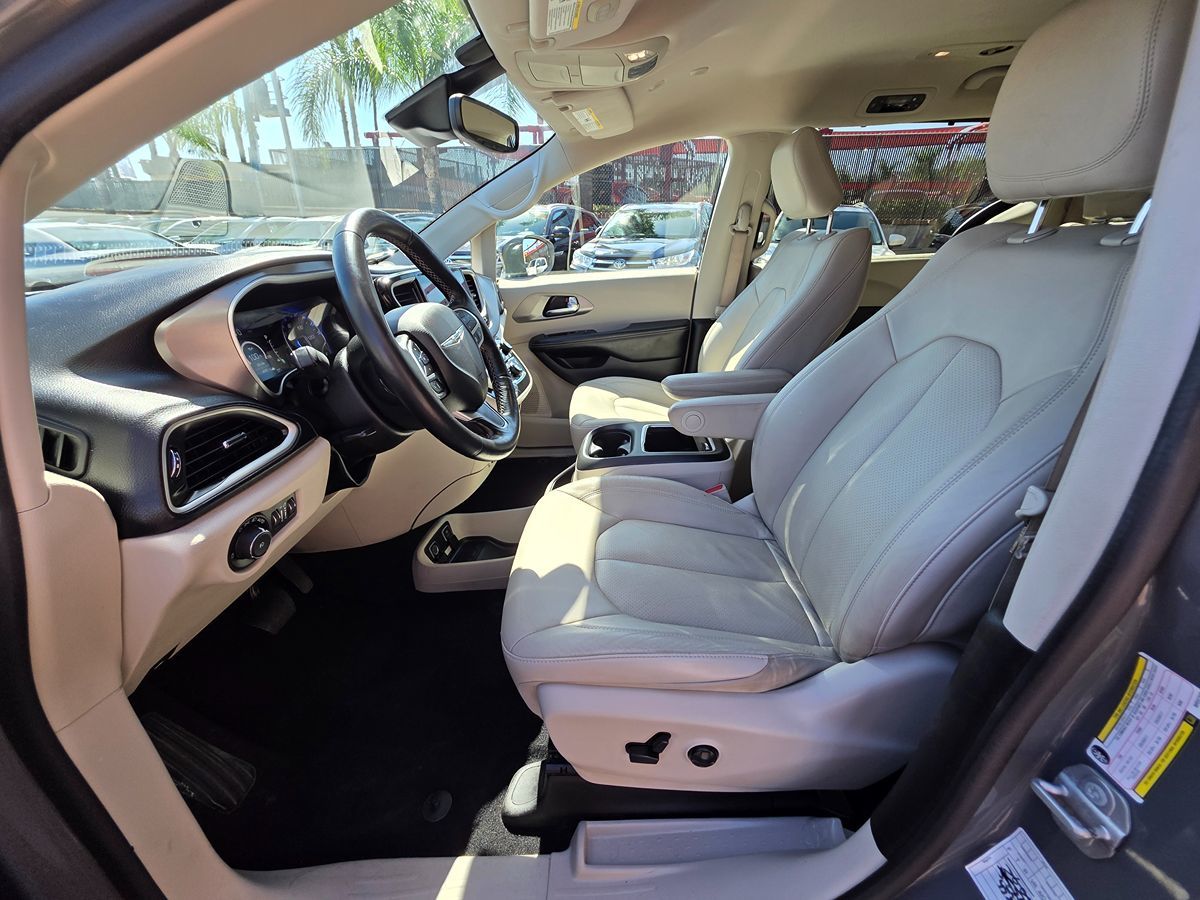 Chrysler Pacifica photo 22
