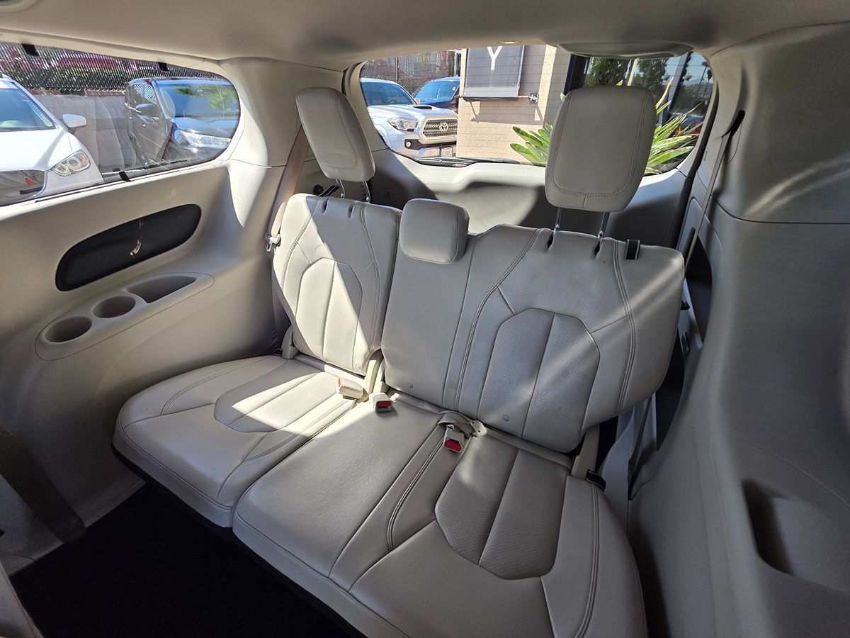 Chrysler Pacifica photo 24