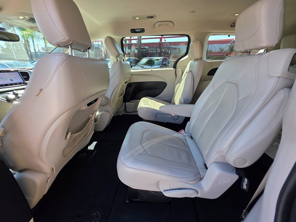 Chrysler Pacifica photo 25