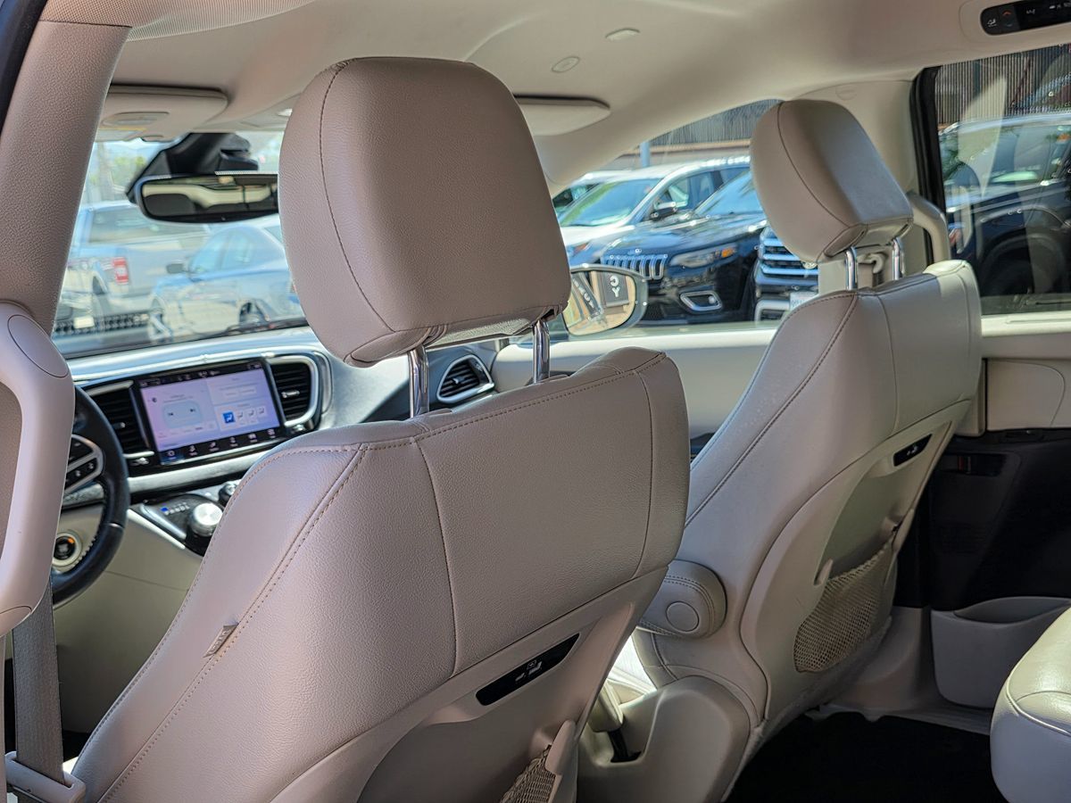 Chrysler Pacifica photo 27