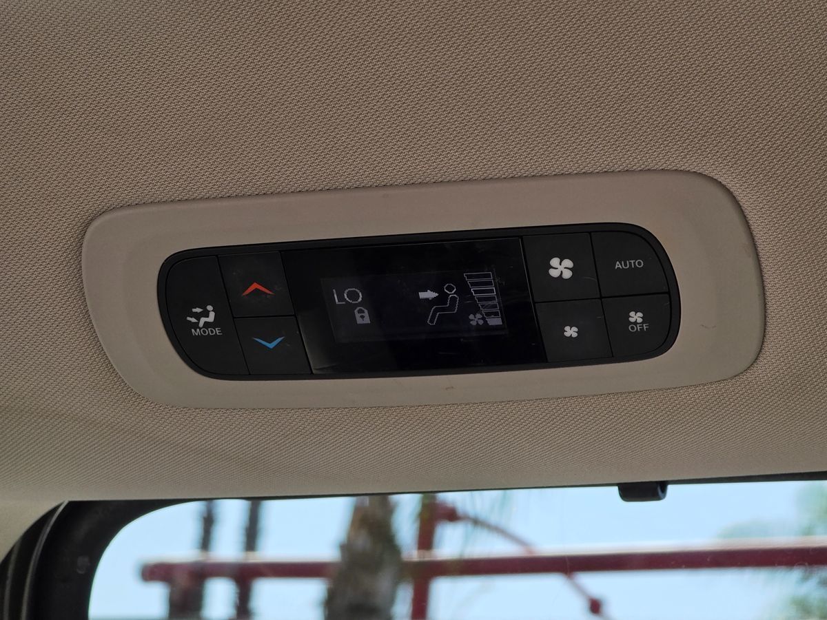Chrysler Pacifica photo 29