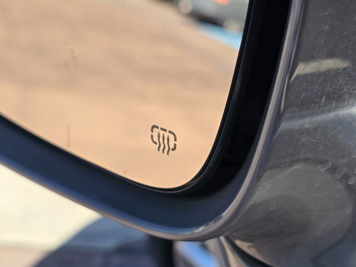 Chrysler Pacifica photo 34
