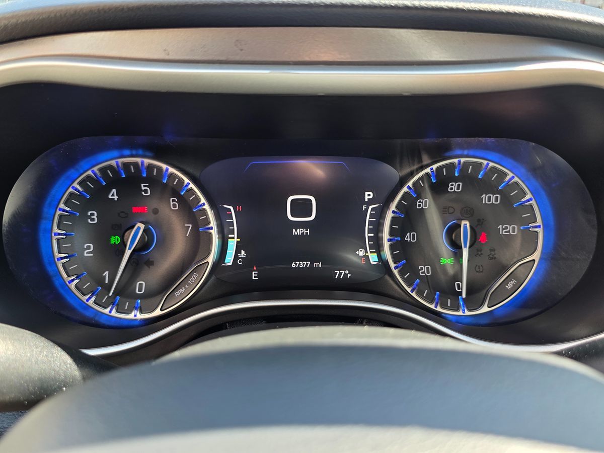 Chrysler Pacifica photo 35