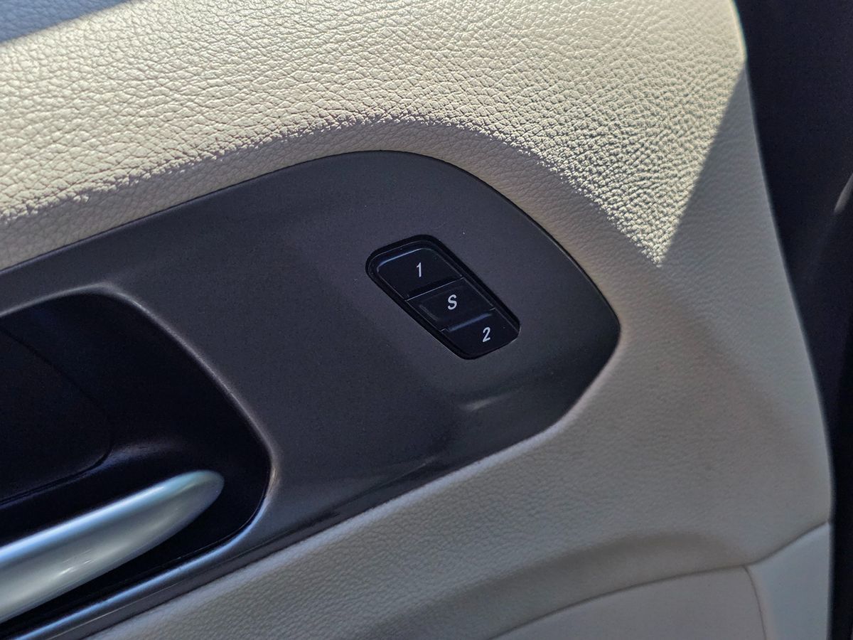 Chrysler Pacifica photo 33