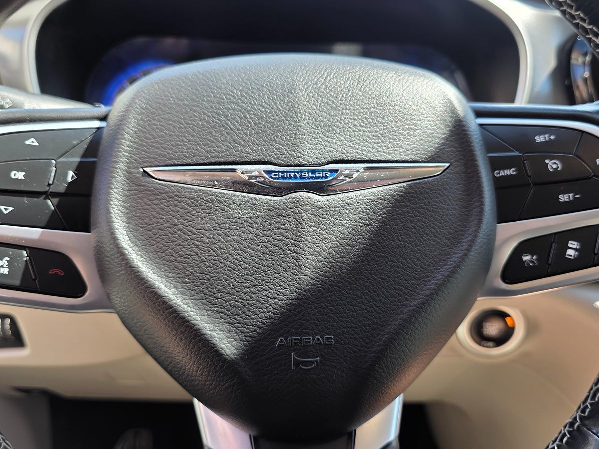 Chrysler Pacifica photo 37