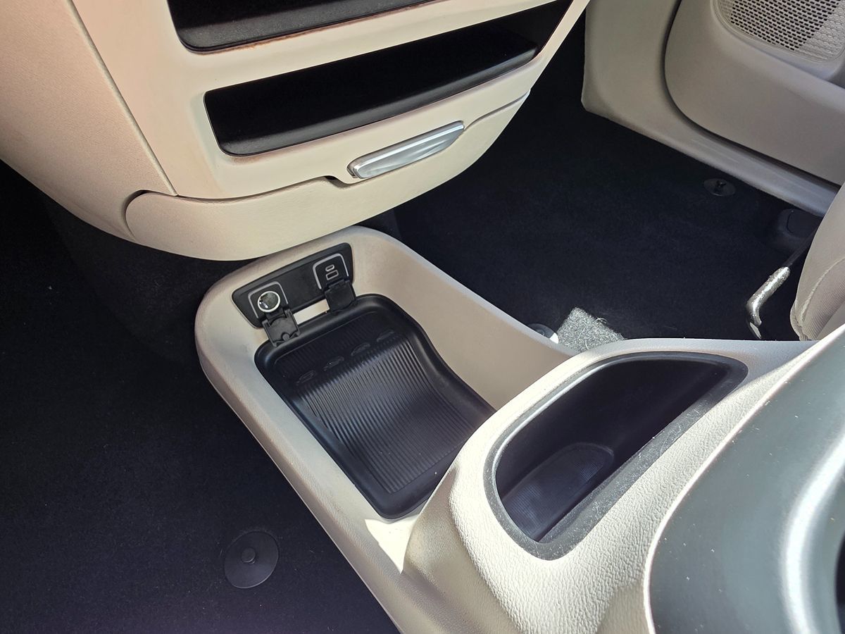 Chrysler Pacifica photo 40
