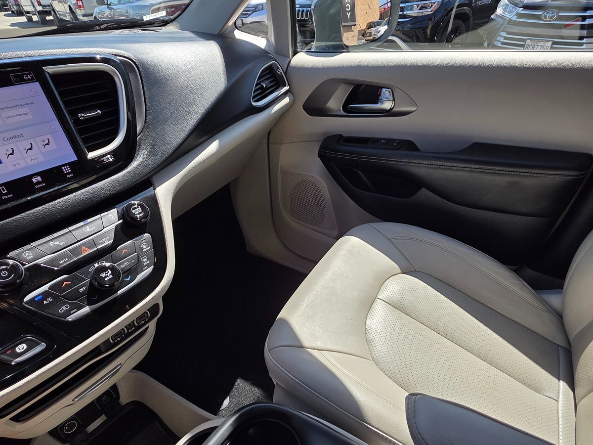 Chrysler Pacifica photo 42