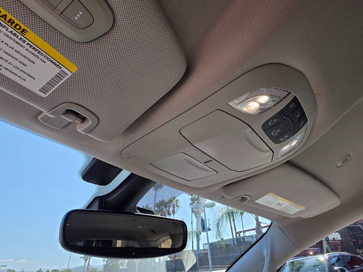 Chrysler Pacifica photo 43