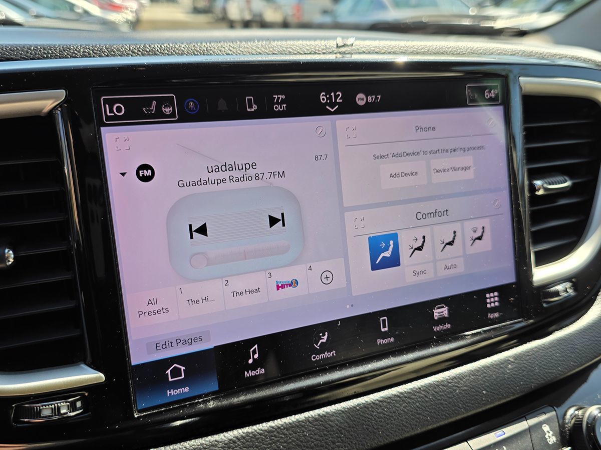 Chrysler Pacifica photo 44