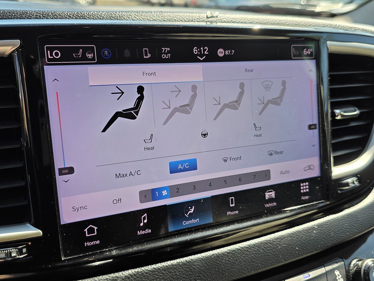 Chrysler Pacifica photo 47