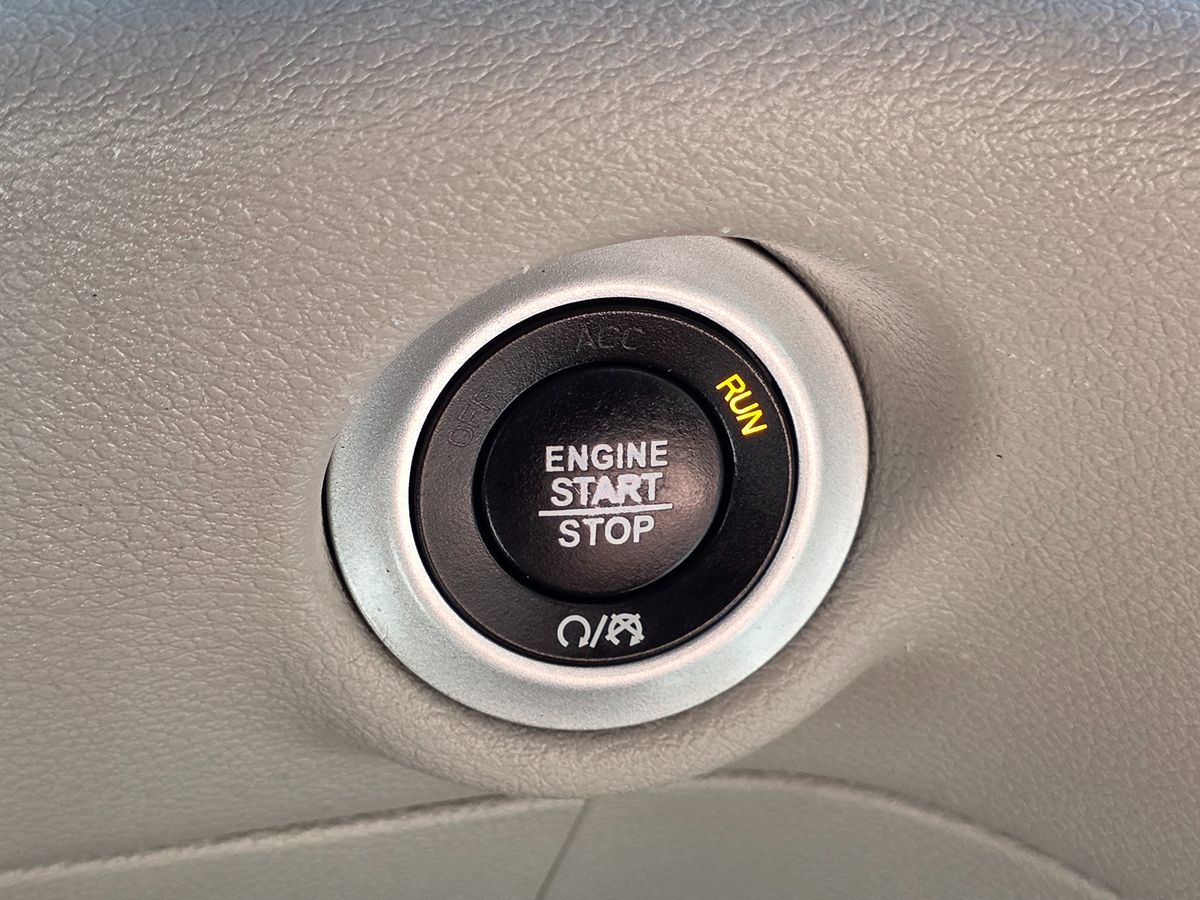 Chrysler Pacifica photo 52