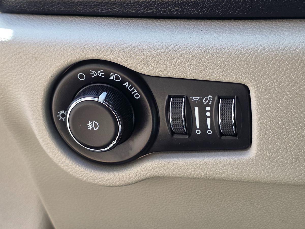 Chrysler Pacifica photo 53
