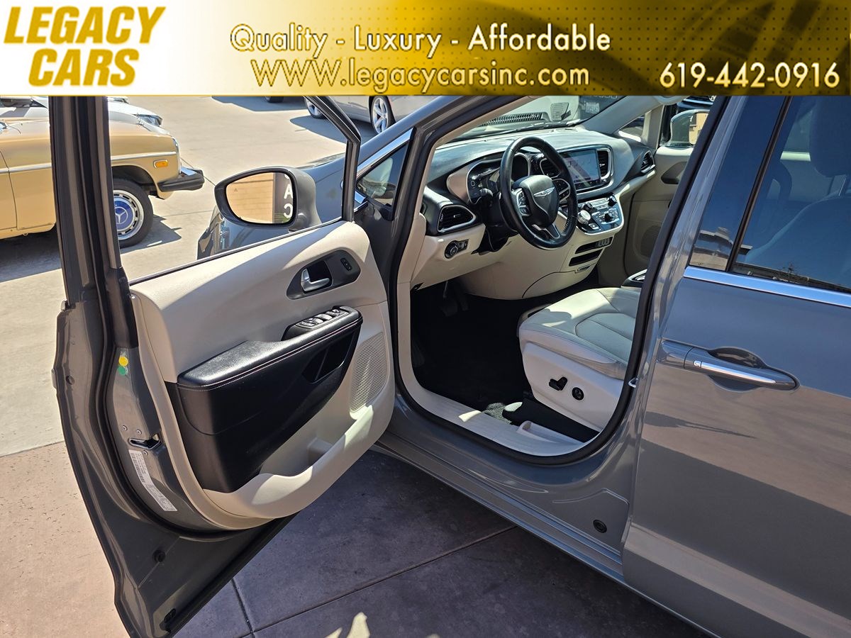 Chrysler Pacifica photo 56