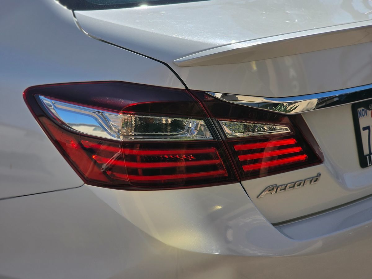 Honda Accord photo 10