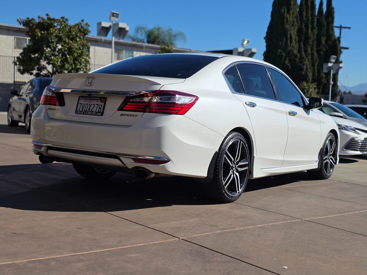 Honda Accord photo 12