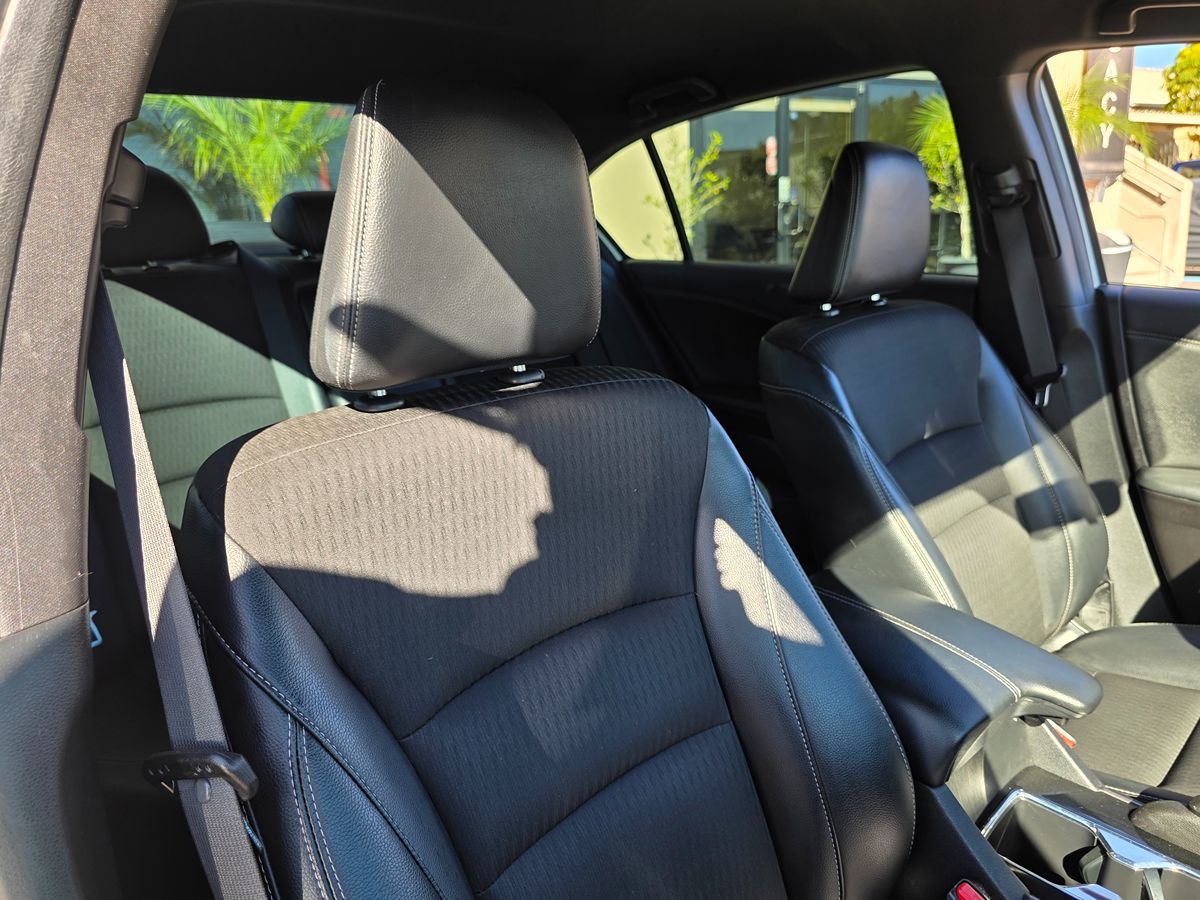 Honda Accord photo 16