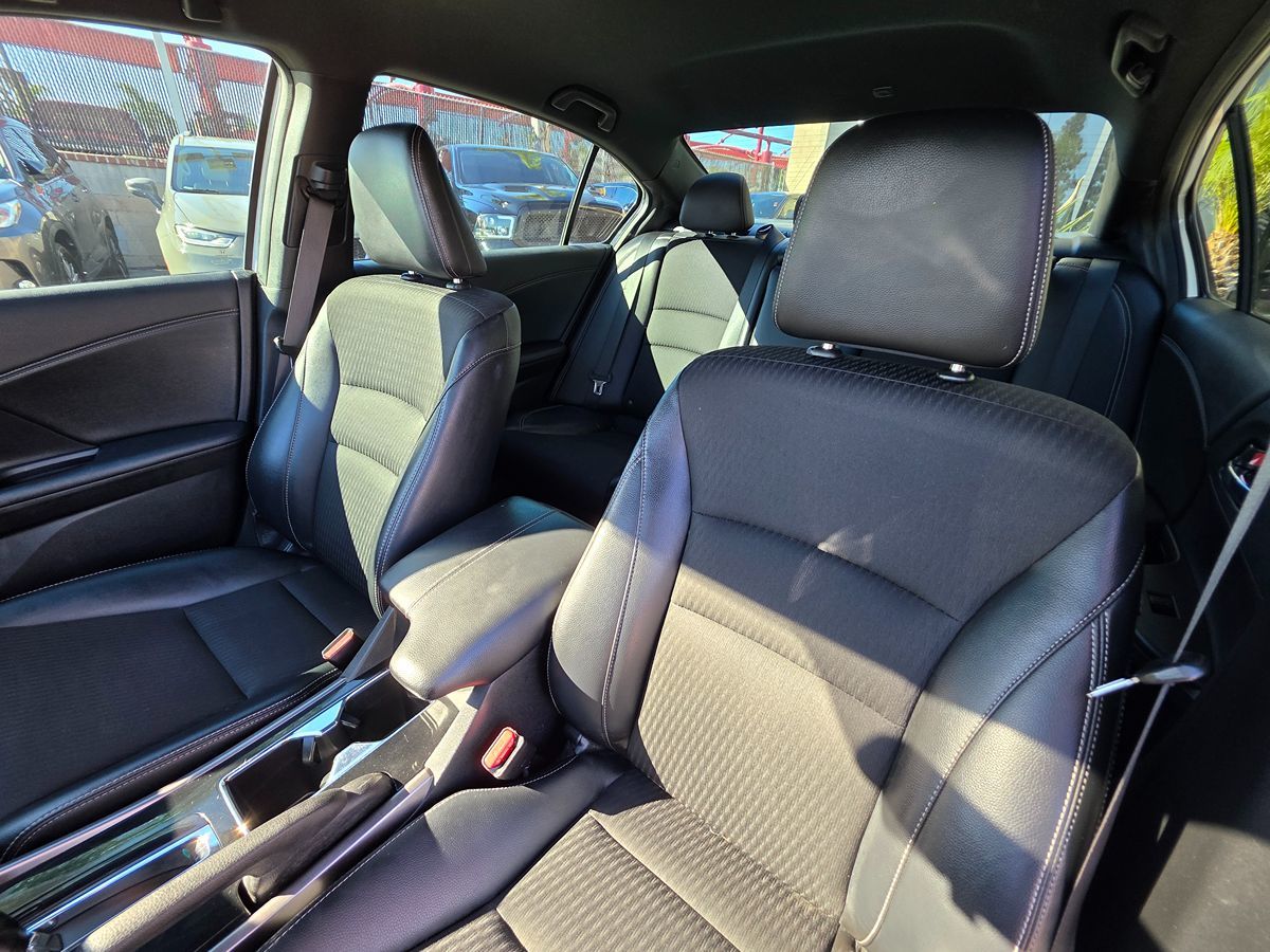 Honda Accord photo 20