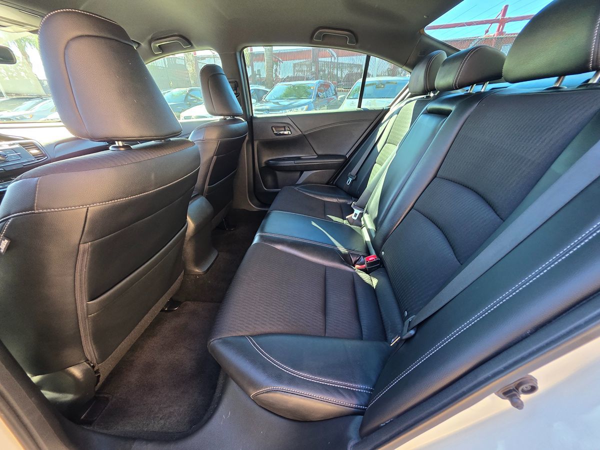 Honda Accord photo 21