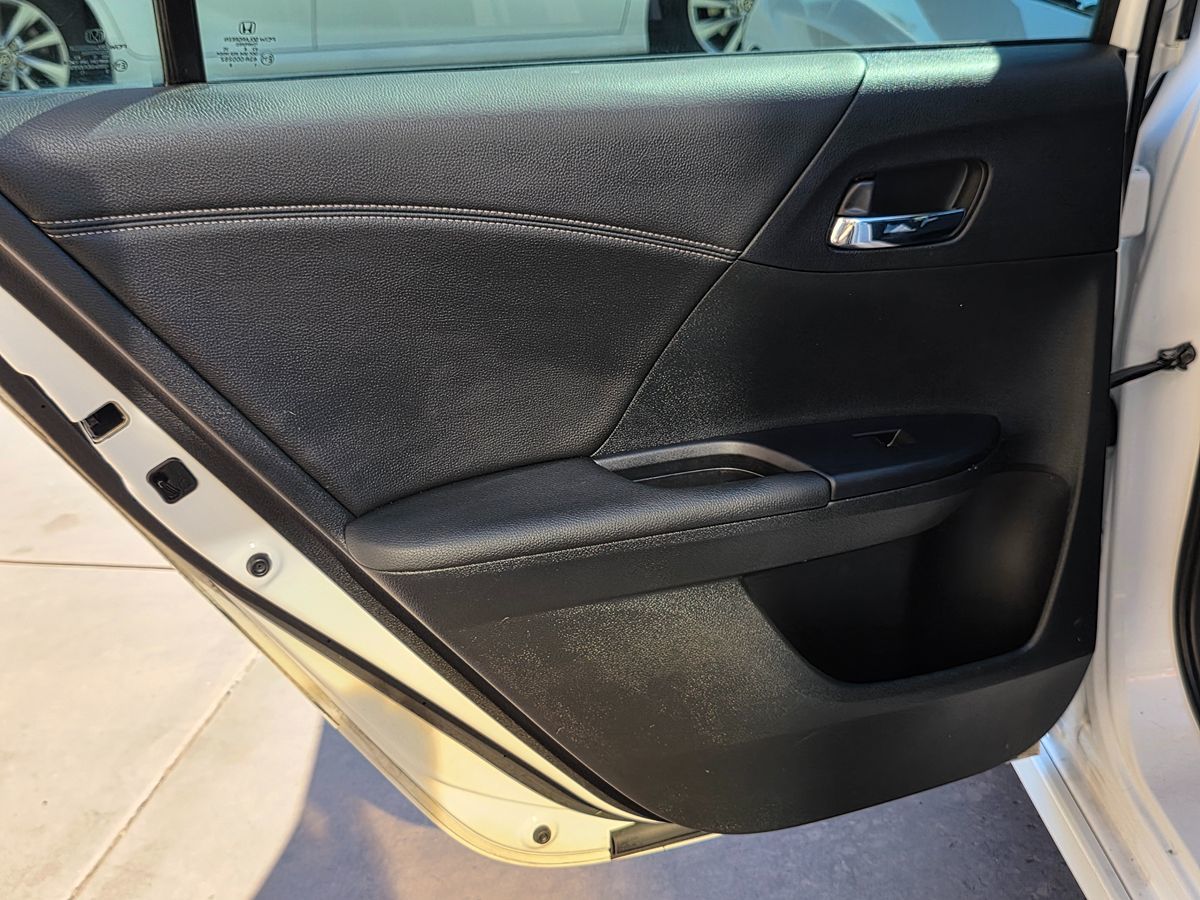 Honda Accord photo 24